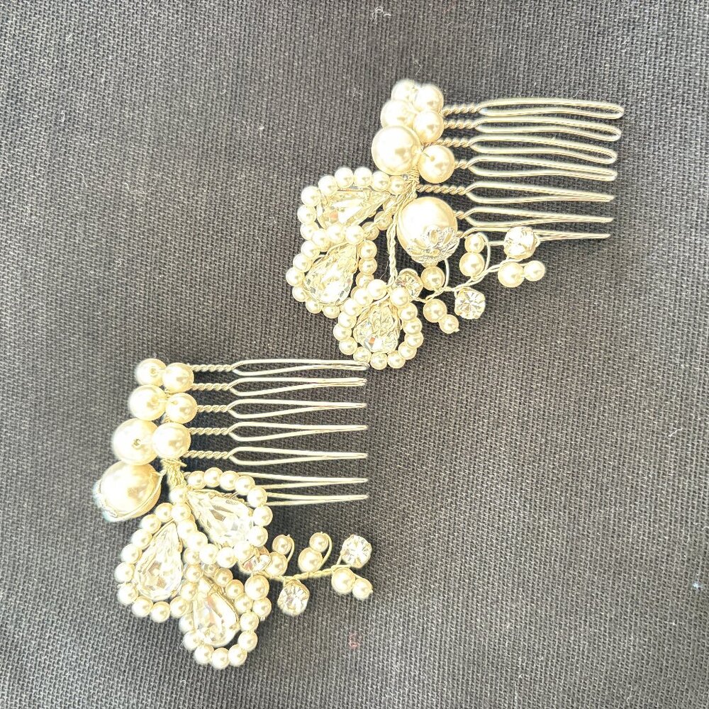 HAIR COMBS_Silver Set of 2 made with Swarovski Crystals and Silver Accents Brida